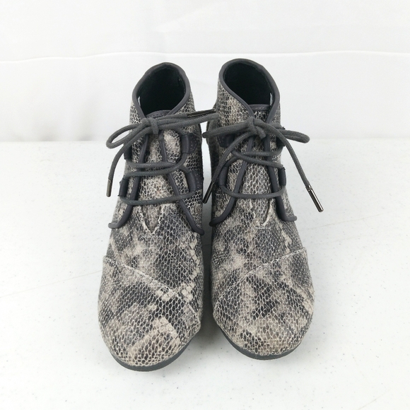 Toms Kala Wedge Bootie Women Size 7.5 Gray Faux Snakeskin Lace Up Ankle Boots - Picture 4 of 10
